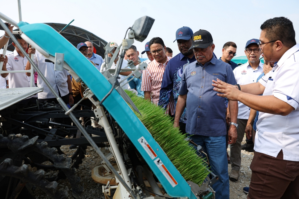 Agriculture and Food Security Minister Datuk Seri Mohamad Sabu visits Felcra’s Ladang Kekal Pengeluaran Benih Padi in Teluk Intan, September 29, 2023. — Bernama pic 