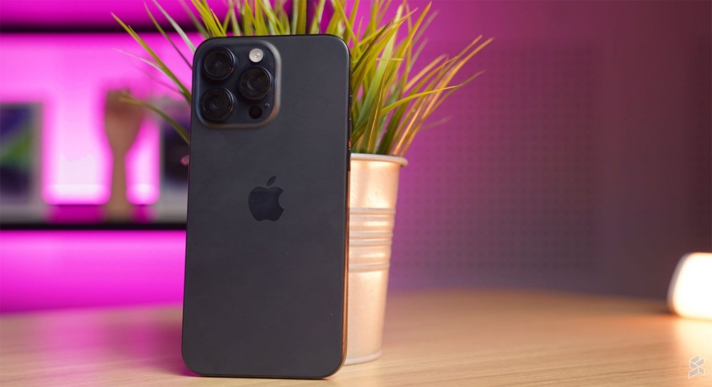 Apple iPhone 15 Pro (1 to) - Titane Noir : : High-Tech