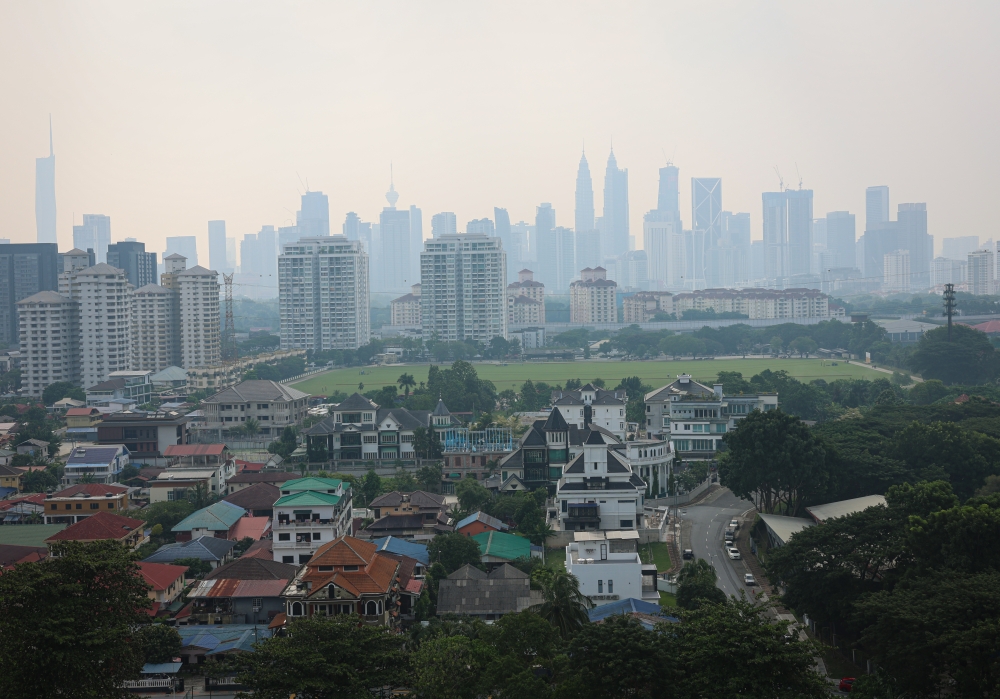 A general view of Kuala Lumpur September 29, 2023. The Asean Specialised Meteorological Centre put out an alert yesterday warning that the dry weather conditions that have prevailed over the past week had caused a large number of hotspots to arise yesterday evening. — Bernama pic