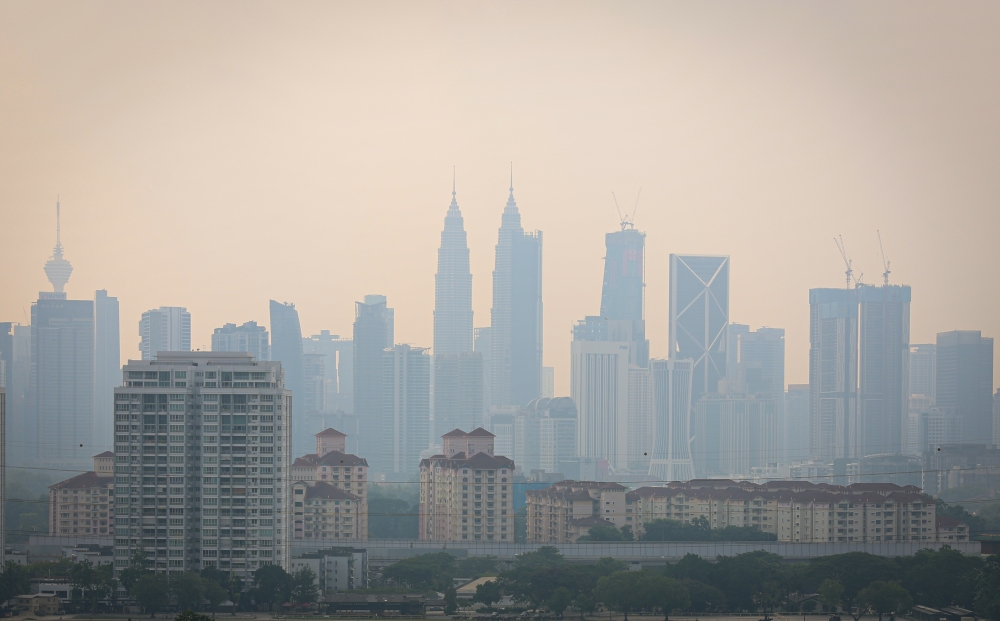 Data from the Air Pollutant Index Management System website showed that, as of 8am, several areas in the country recorded unhealthy API readings, including Nilai, with a reading of 148. — Bernama pic