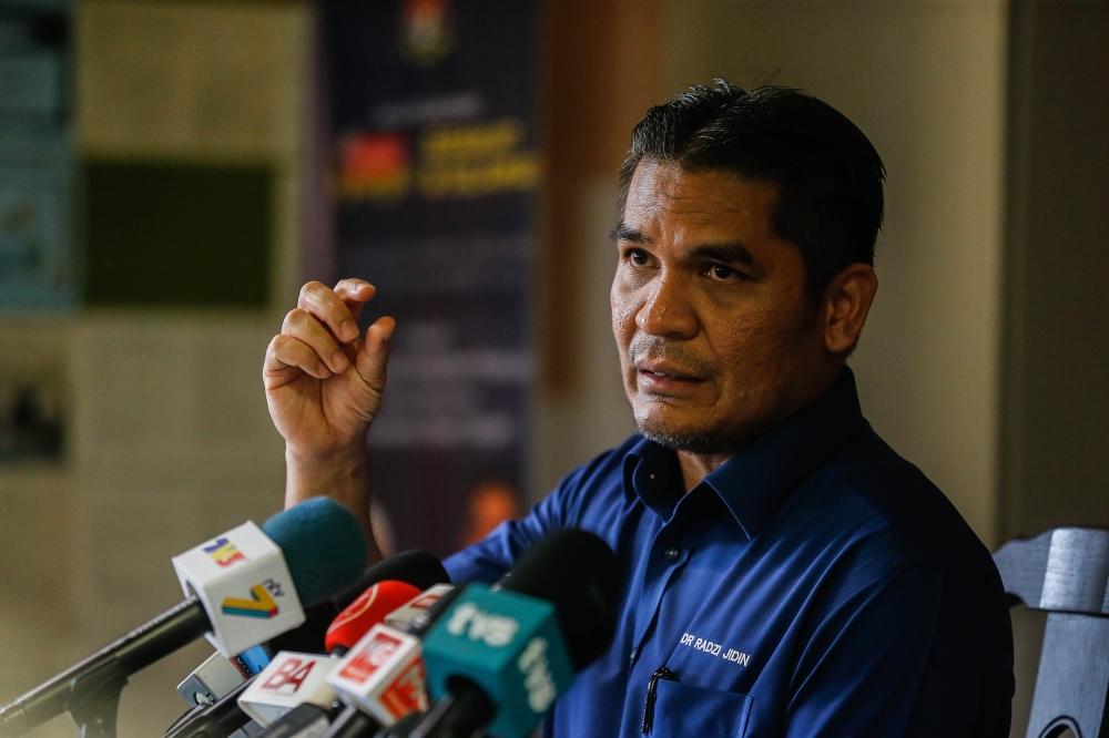 Datuk Seri Radzi Jidin has denied any involvement in alleged RM80 million irregularities in the printing of Islamic studies books, J-Qaf. — Picture by Sayuti Zainudin