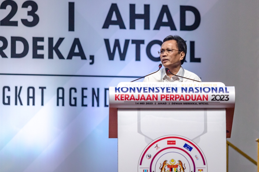 Parti Warisan president Datuk Seri Mohd Shafie Apdal said he was disappointed that Sabah Pakatan Harapan had dropped the lawsuit against Putrajaya after they had insisted so hard on filling in before. — Picture by Firdaus Latif