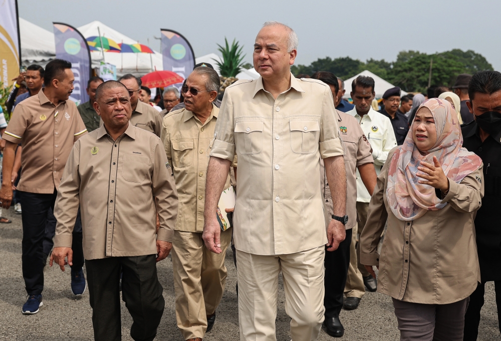 The Sultan of Perak, Sultan Nazrin Shah, yesterday officiated the opening of Perak Agrofest 2023 in Sungai Siput September 30, 2023. — Bernama pic