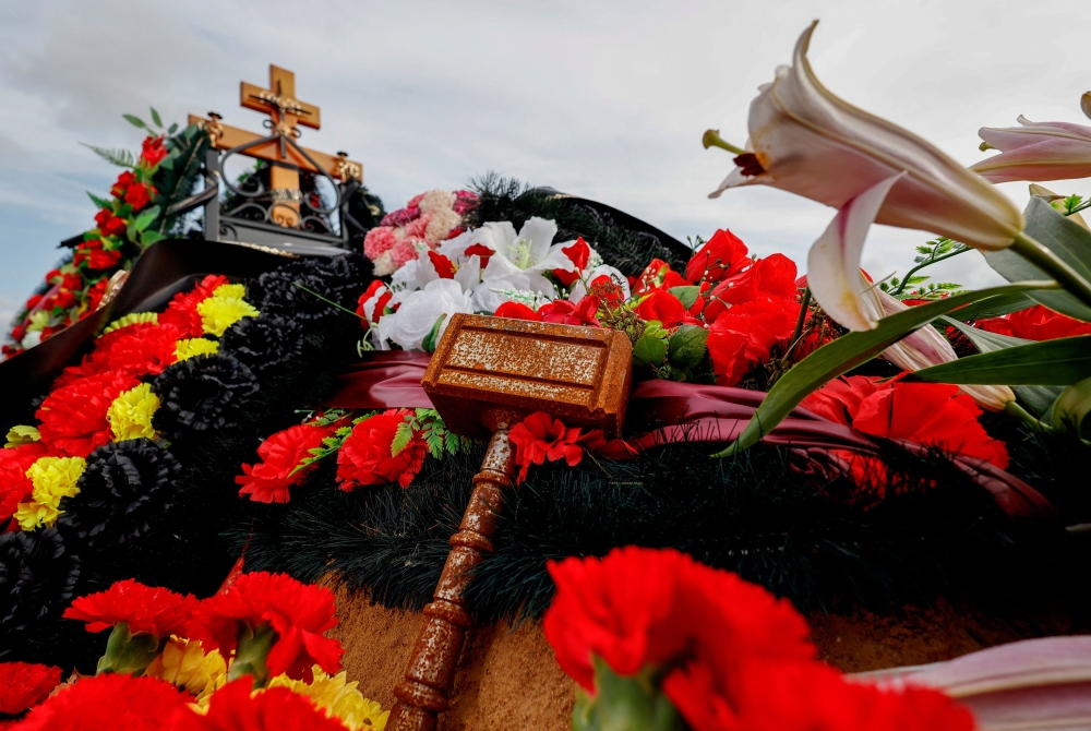 At memorials in Moscow and other Russian cities dozens of Wagner fighters and ordinary Russians paid their respects, though there was no mass outpouring of grief. Russian state television was silent. — Reuters pic