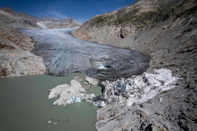Study: Two 'catastrophic' years melt away 10pc of Swiss glacier volume - Vimarsana News
