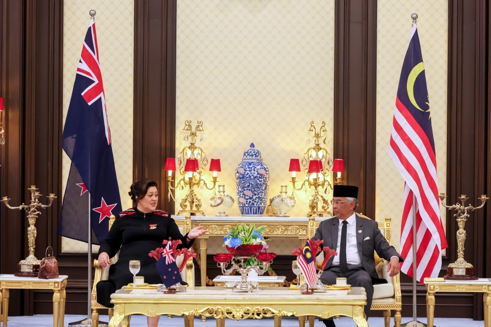 New Zealand Governor-General Dame Cindy Kiro is granted an audience with Yang di-Pertuan Agong Al-Sultan Abdullah Ri’ayatuddin Al-Mustafa Billah Shah during her state welcome at Istana Negara today. — Bernama pic