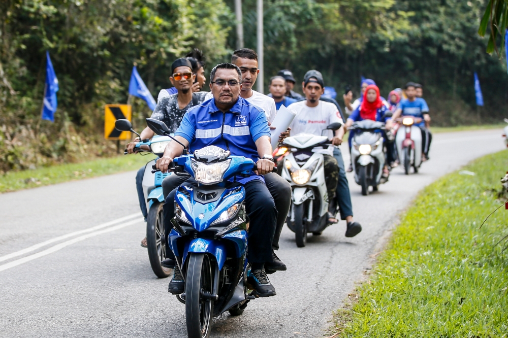Barisan Nasional candidate for Pelangai Datuk Amizar Abu Adam (centre) leads a convoy of motorcycles at Kampung Lembah Jaya, Pelangai in Pahang on October 1, 2023. — Picture by Hari Anggara