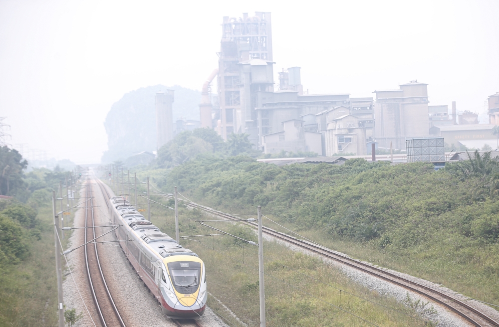 A general view of Ipoh shrouded in haze, October 2, 2023. — Picture by Farhan Najib