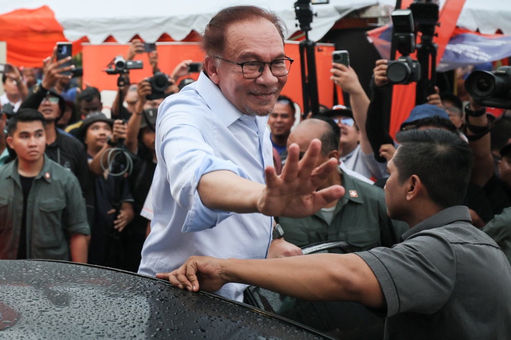Speculation that Prime Minister Datuk Seri Anwar Ibrahim would reshuffle his Cabinet has intensified since the Pulai and Simpang Jeram by-elections last month. — Bernama pic 