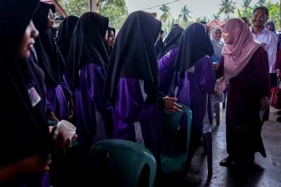 Minister: Education Ministry needs time to implement B40, hardcore poor special school models - Vimarsana News