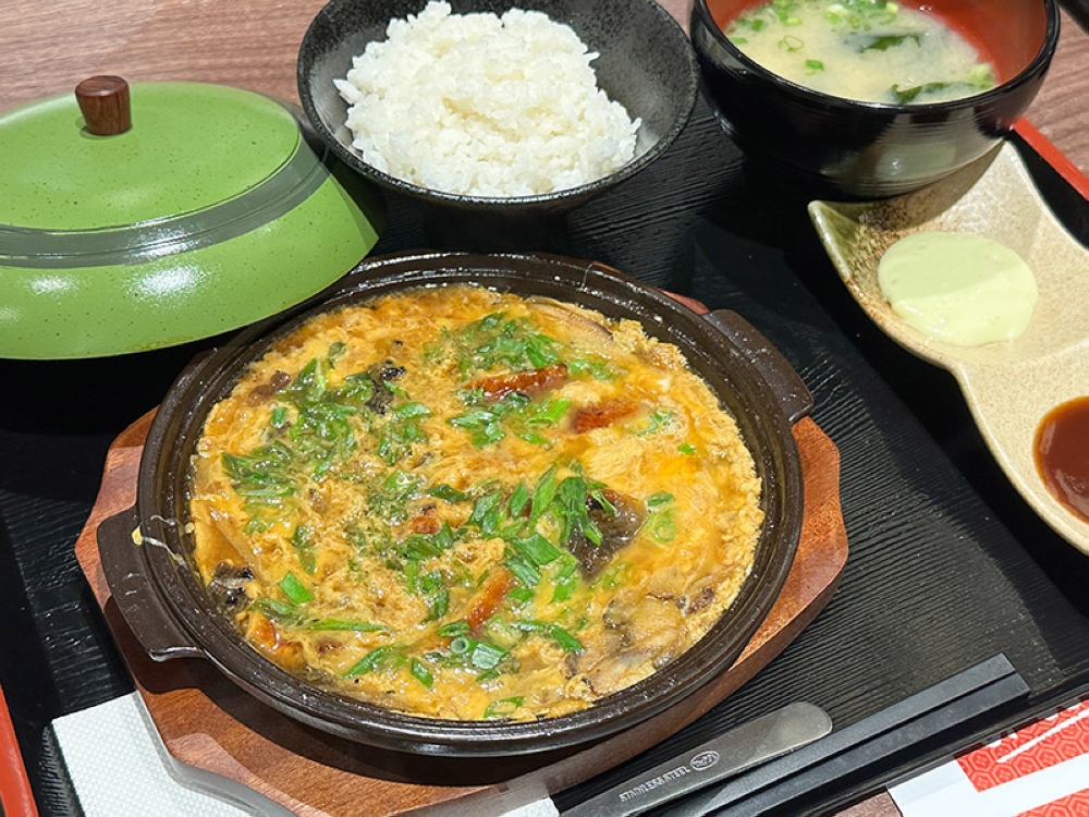 There's also a range of Japanese risottos including this eel set meal, prepared Yamagawa style with egg to pair with your rice