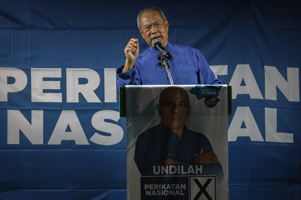 Tan Sri Muhyiddin Yassin speaks during a ceramah at Felda Chemomoi in Bentong October 4, 2023. ― Bernama pic