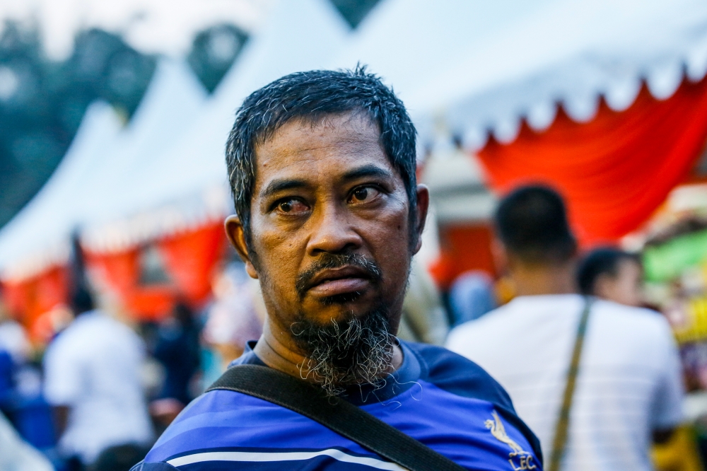 Second generation Felda settler in Chemomoi, Zaibedi Ramli, 43, thinks Pelangai needs another petrol station. — Picture by Hari Anggara
