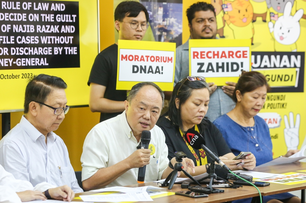 Bersih 2.0 chairman Thomas Fann speaks during a press conference at its office in Petaling Jaya October 5, 2023. — Picture by Yusof Mat Isa