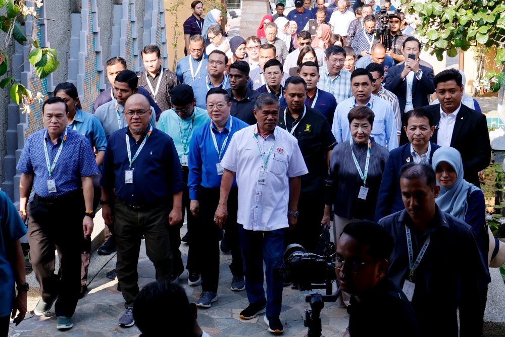 Agriculture and Food Security Minister Datuk Seri Mohamad Sabu at the Shah Alam National Botanical Garden with the Asean Ministers of Agriculture and Forestry meeting delegation in Shah Alam, October 5, 2023. — Bernama pic 