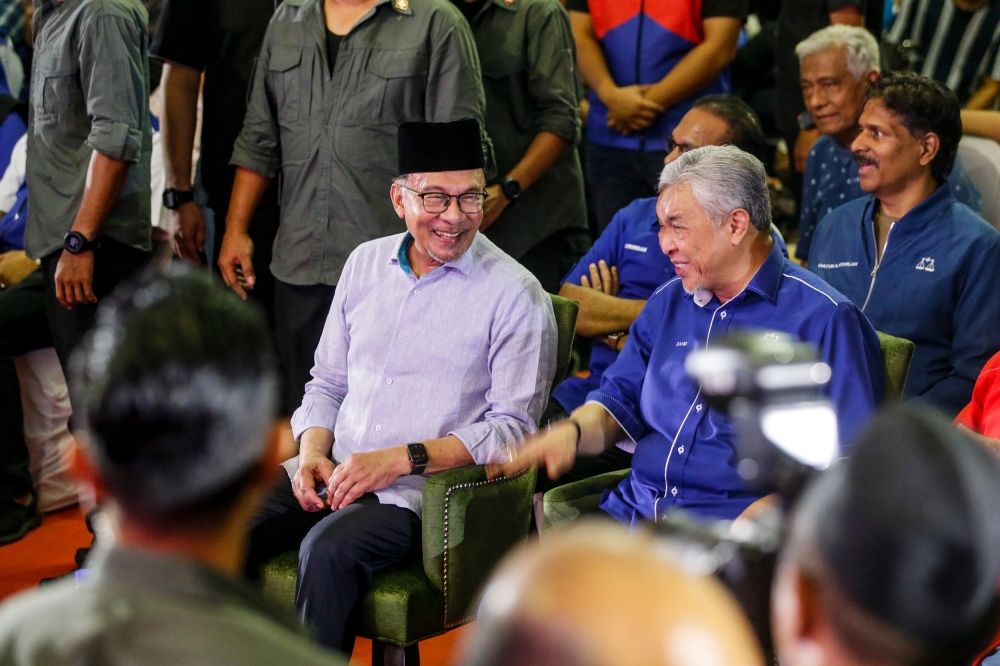 Prime Minister Datuk Seri Anwar Ibrahim with Deputy Prime Minister Datuk Seri Ahmad Zahid Hamidi at the Ceramah Mega Perpaduan Madani Pelangai at Simpang Pelangai in Bentong, Pahang October 2, 2023. According to the survey report released today, 10.1 per cent of Pelangai respondents said that they could not accept PH-BN while another 9.4 per cent said they were unsure or did not care. — Picture by Hari Anggara