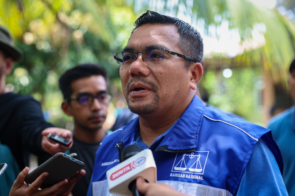 Commenting on opposition leaders making their rounds in the final stage of the campaign, BN candidate Datuk Amizar Abu Adam jokingly said the presence of outside visitors benefited the community in Pelangai. — Bernama pic  