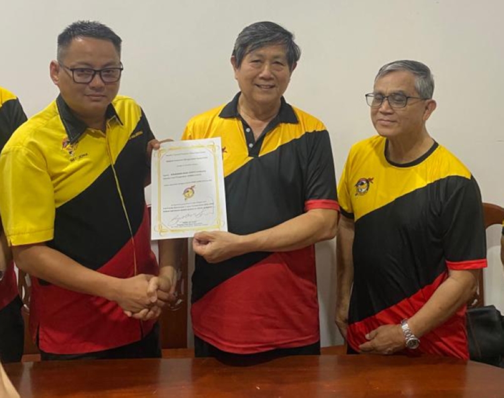 PBK president Voon Lee Shan (centre) handing over the letter of authorisation to the party’s candidate for the Jepak by-election Stevenson Joseph Sumbang, October 5, 2023. — Picture courtesy of PBK 