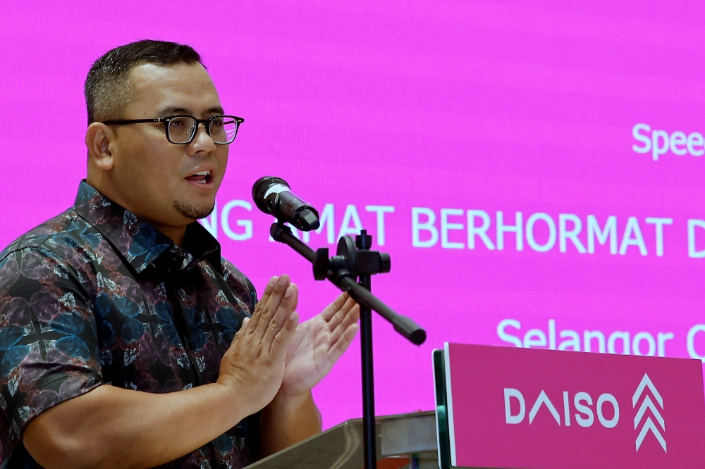 Menteri Besar Datuk Seri Amirudin Shari said the Selangor government has agreed to declassify the full report on the landslide tragedy at the Father’s Organic Farm campsite in Batang Kali. — Bernama pic