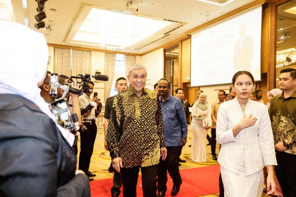 BN chairman Datuk Seri Ahmad Zahid Hamidi said no state assemblymen from the coalition in Pahang would join Perikatan Nasional if the latter wins the Pelangai state by-election on Saturday. — Picture by Sayuti Zainudin