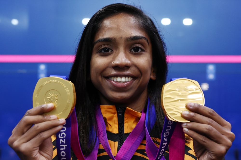 S. Sivasangari poses with her medals at the Hangzhou Asian Games, October 5, 2023. ― Bernama pic