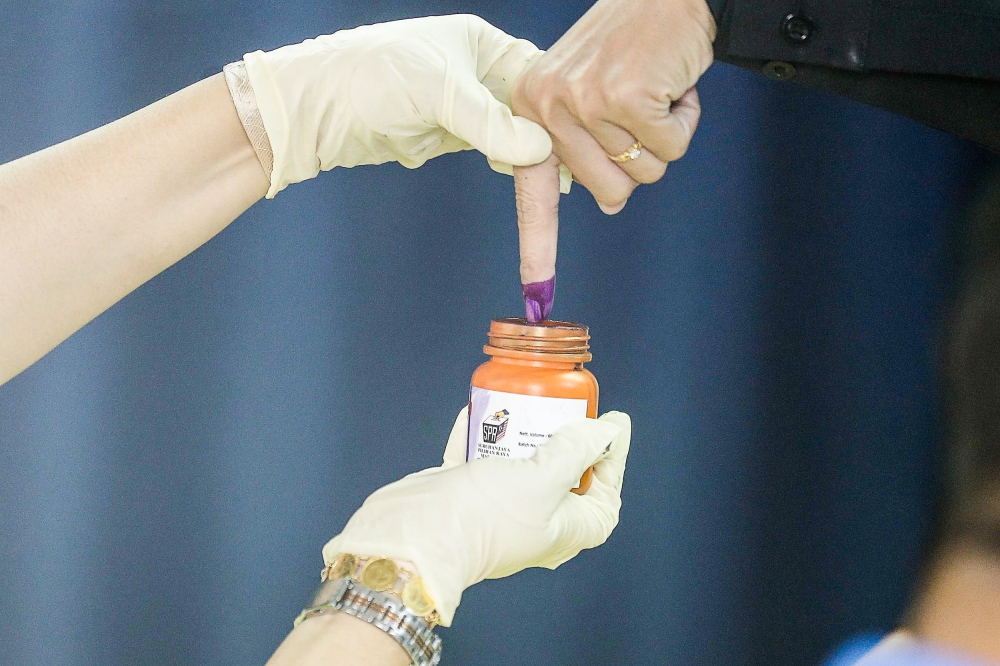 A total of nine polling centres involving 30 streams will be open from 8am to 6pm tomorrow, and the counting of votes will take place at the official vote tallying centre at Dewan Orang Ramai Felda Kemasul here. ― Picture by Sayuti Zainudin