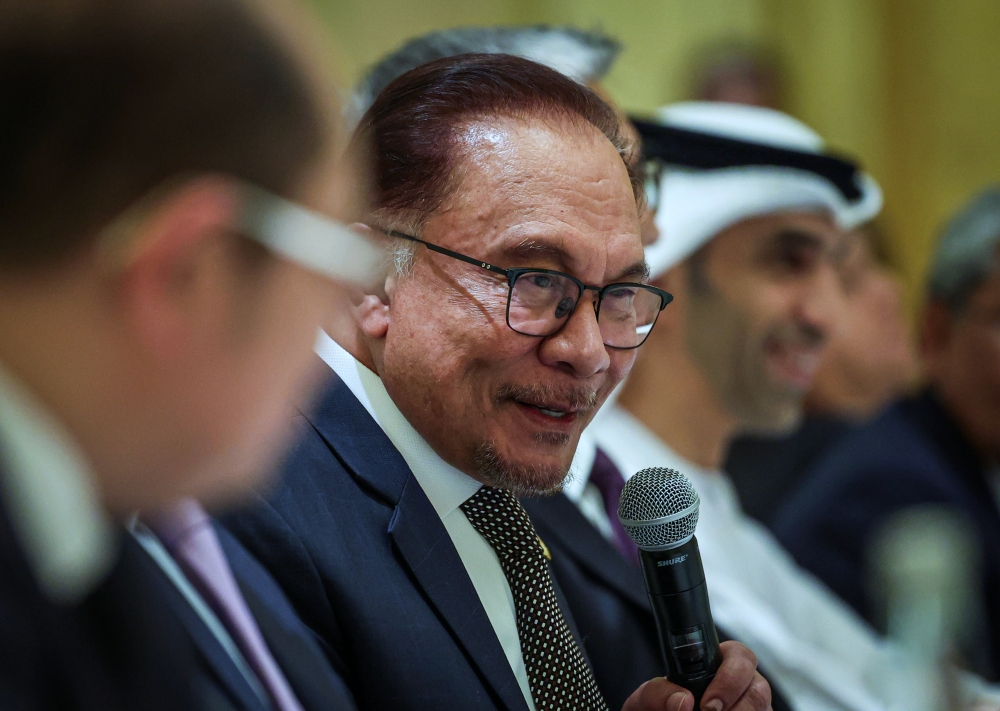 Prime Minister Datuk Seri Anwar Ibrahim received phone call from Saudi Arabia's Crown Prince and Prime Minister, Mohammed bin Salman bin Abdulaziz Al-Saud, yesterday. — Bernama pic