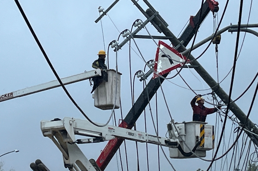 Utility workers try to repair power lines downed by the high winds from Typhoon Koinu in Taiwan’s southern Pingtung County on October 5, 2023. — AFP pic