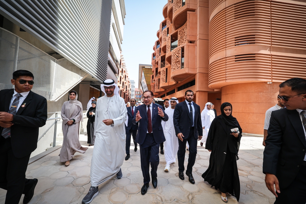 Prime Minister Datuk Seri Anwar Ibrahim (centre) with UAE’s Minister of Industry and Advanced Technology Sultan Ahmed Al Jaber during a visit to the Masdar City and Mohamed Bin Zayed University of Artificial Intelligence in Abu Dhabi October 6, 2023. — Bernama pic