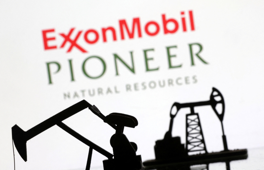 Exxon Mobil is reportedly near to purchasing Pioneer Natural Resources for roughly US$60 billion. Shares of Pioneer Natural Resources rose as rumours of the deal broke. ― Reuters pic