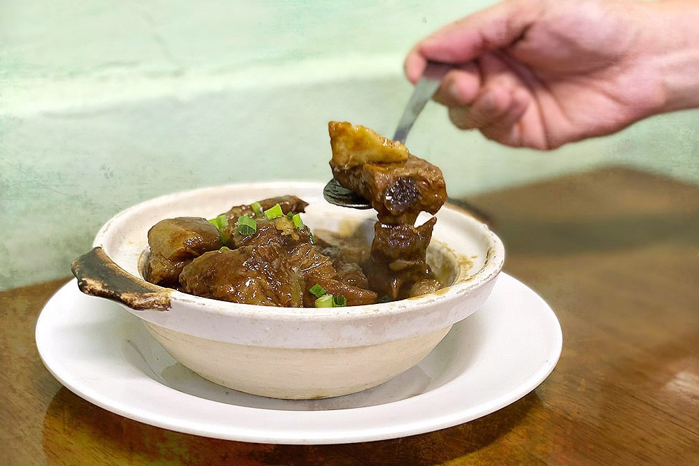 Hearty and wholesome: 'xiāngyù páigǔ' (pork ribs with sweet taro).