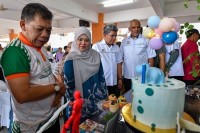 Education Ministry to recruit new 9,500 teachers in November, says Fadhlina - Vimarsana News