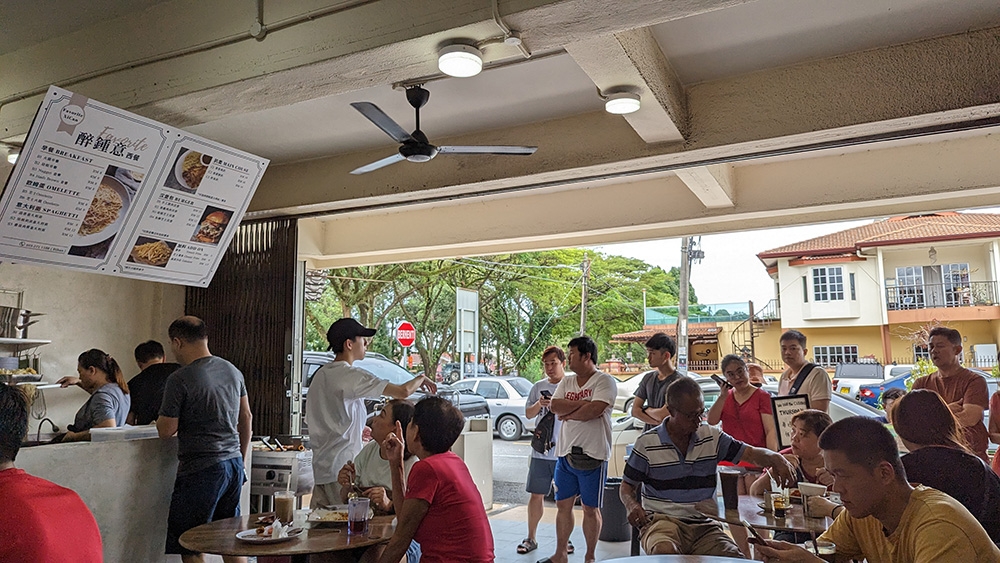 The front of Restoran Lok Yu, which was rather busy on a weekend morning.