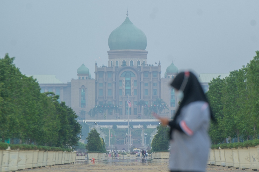 The World Health Organization (WHO) in 2016 has stated that air pollution represents the biggest environmental risk to health, killing approximately three million people annually with South-east Asia as one of the most affected regions. — Picture by Shafwan Zaidon
