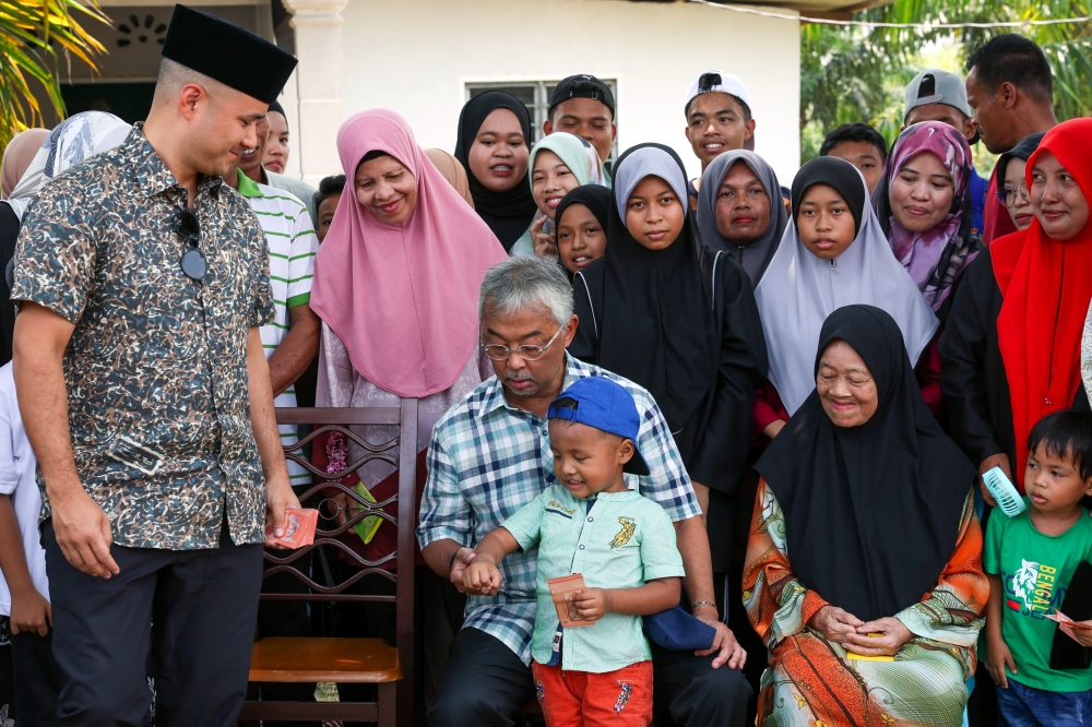Yang di-Pertuan Agong, Al-Sultan Abdullah Ri’ayatuddin Al-Mustafa Billah Shah speaks to Ahmad Yusuff Ahmad Syafiq, four, during a visit to storm victim Mohd Zaki Embong’s house in Kampung Rantau Panjang, Rompin October 8, 2023. — Bernama pic 