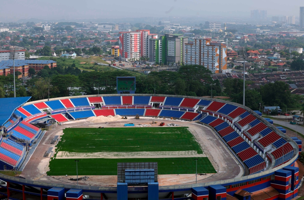 A view of the haze in Larkin, Johor Baru October 8, 2023. The Johor Department of Environment is actively patrolling across areas with the potential for open burning due to the haze affecting several districts in the state. — Bernama pic