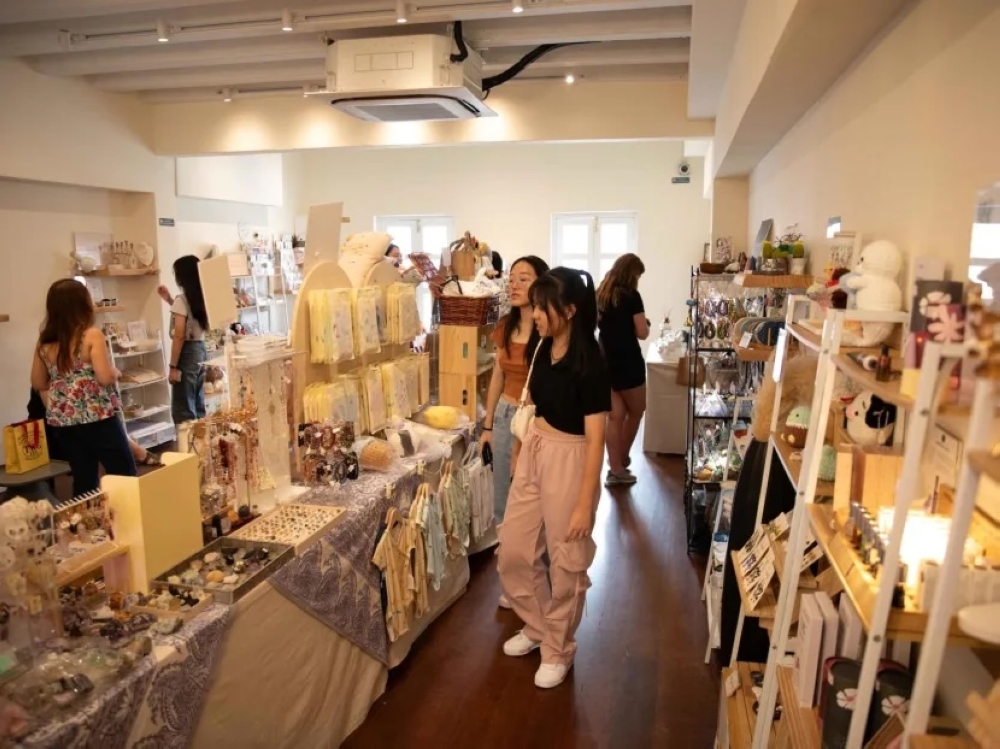 Customers at Curbside Crafters on Oct 6, 2023. — TODAY pic