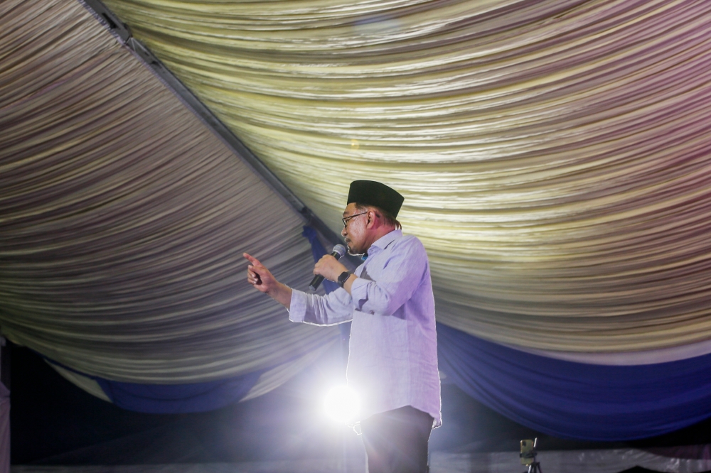 Prime Minister Datuk Seri Anwar Ibrahim today reiterated that Malaysia remains in solidarity with the struggles of the Palestinian people. — Picture by Hari anggara.