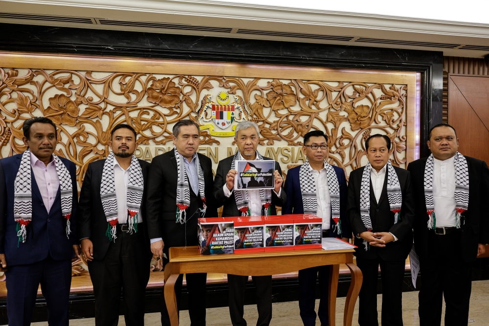 Deputy Prime Minister Datuk Seri Ahmad Zahid Hamidi shows the Palestinian People’s Humanitarian Trust Fund at Parliament building, October 9, 2023. — Bernama pic 