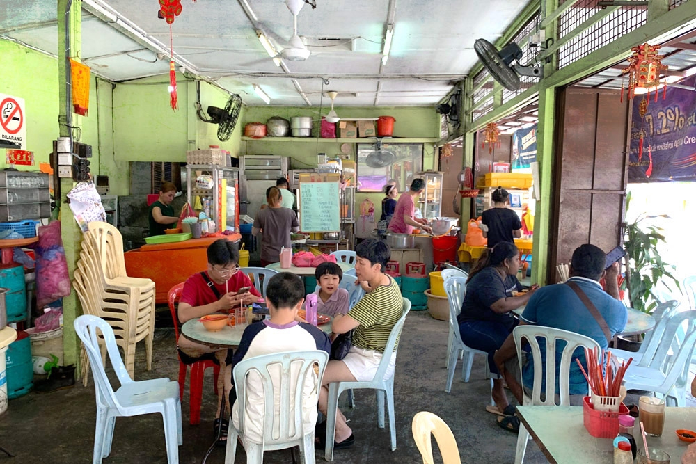 Customers drop by from early morning till noon.