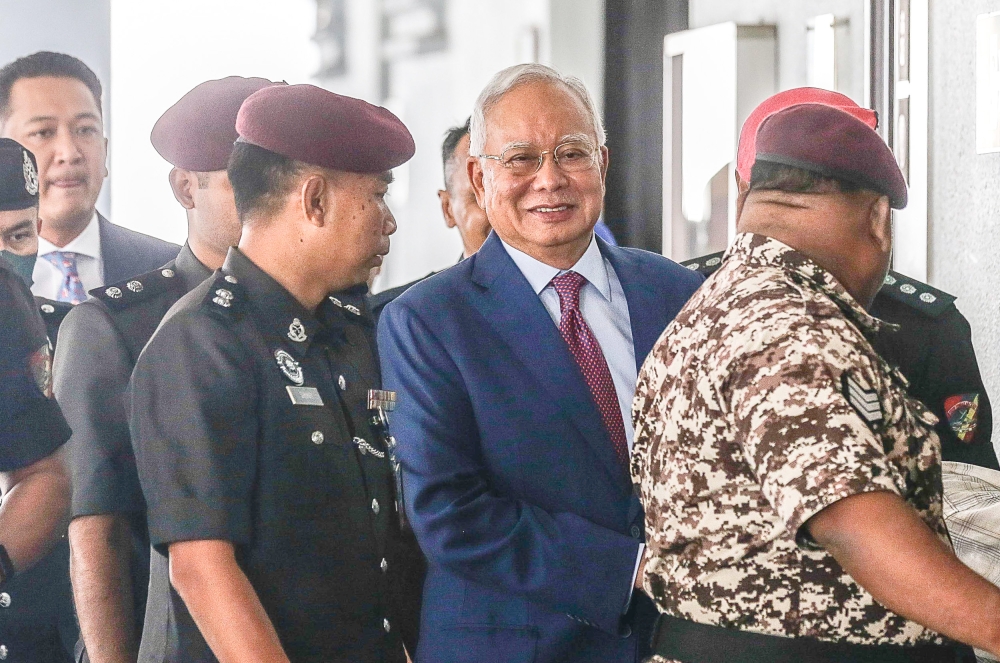 Former prime minister Datuk Seri Najib Razak arrives at Kuala Lumpur Court Complex October 10, 2023. — Picture by Sayuti Zainudin