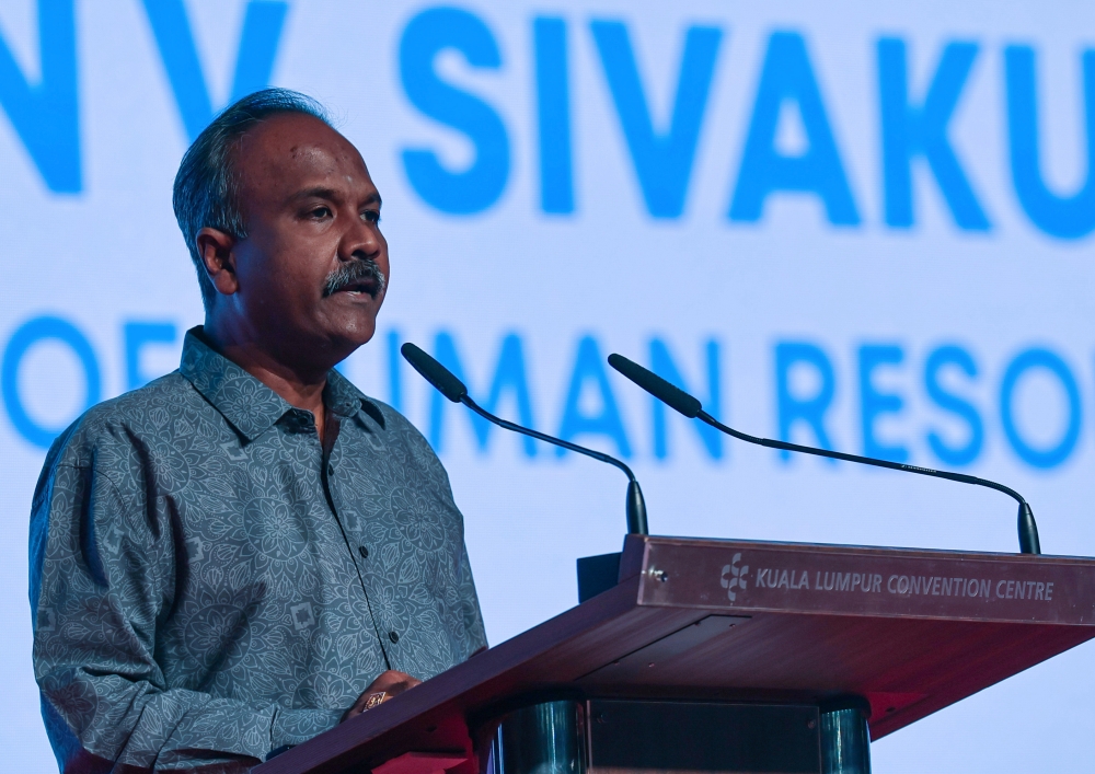 Human Resources Minister V. Sivakumar says Malaysia’s unemployment rate among youths is at 10.7 per cent, which is equivalent to 307, 700 people, for the second quarter of 2023. ― Bernama pic