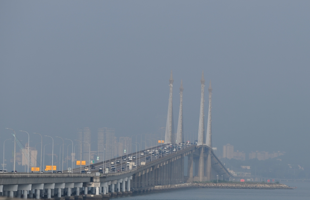 The haze issue was a cross-border problem and could not be prevented from entering the state, however, internal control measures could be taken to prevent the situation from getting worse, said the Department of Environment. — Bernama pic