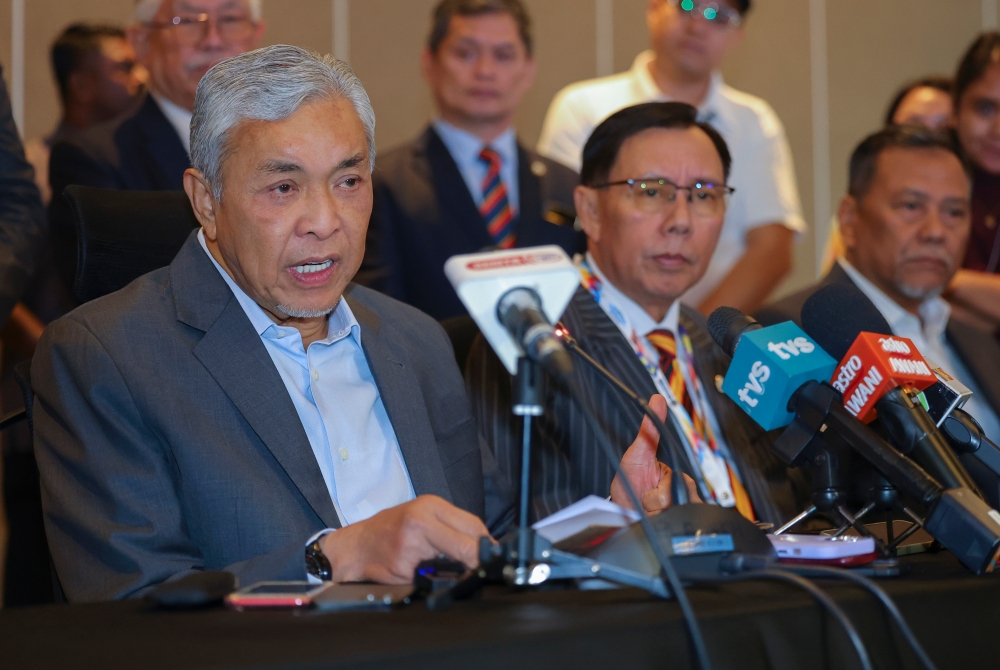  Datuk Seri Ahmad Zahid Hamidi said BN was willing to offer assistance although he expressed confidence that GPS’ machinery was already strong enough to win the by-election on its own. — Bernama pic 