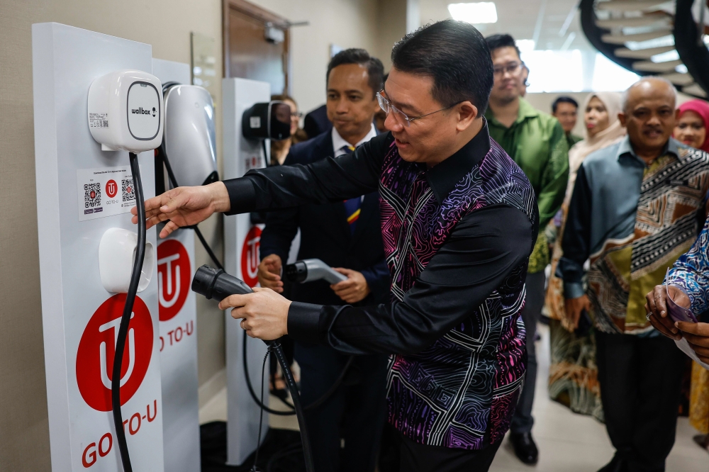 Local Government Development minister Nga Kor Ming visits the Electric Vehicle Charging Compartment Planning (GPP EVCB) booth at the Parliament building, October 12, 2023. — Bernama pic