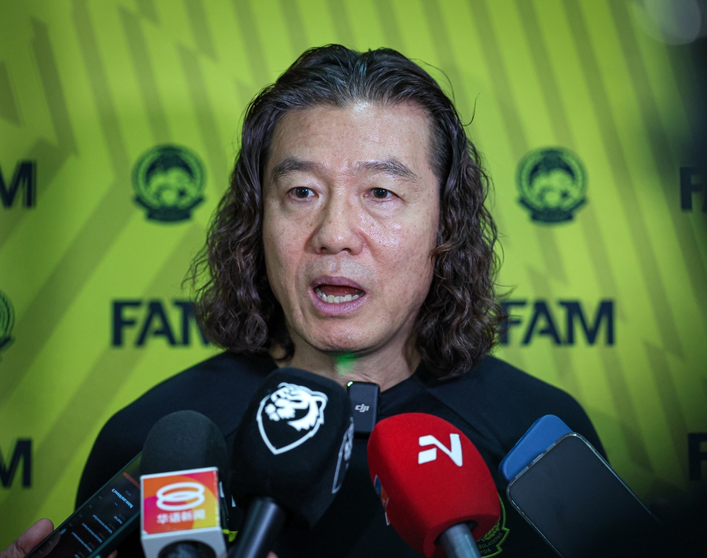 Harimau Malaya head coach Kim Pan-gon is optimistic that his players will be raring to take on India and deliver an entertaining match for the home fans. — Bernama pic