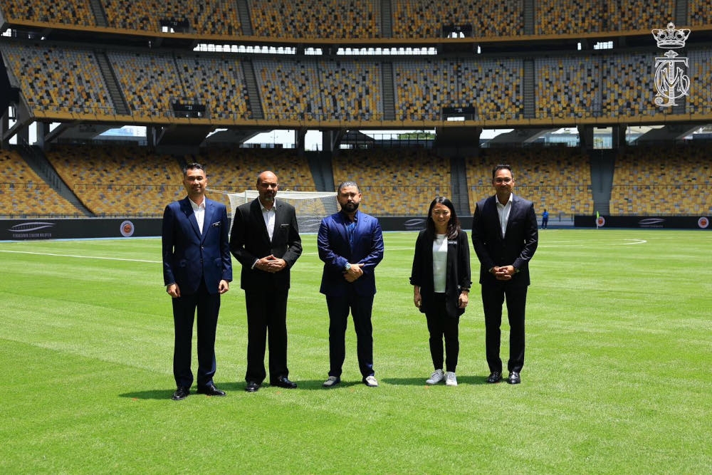 Tunku Mahkota of Johor Tunku Ismail Sultan Ibrahim today officiated the new pitch at the National Stadium in Bukit Jalil. The opening ceremony was also attended by Youth and Sports Minister Hannah Yeoh, the Malaysian Stadium Corporation (PSM) chairman Datuk Hans Isaac and its chief executive officer Mohd Faidz Sanusi. — Picture from Facebook/HRH Crown Prince of Johor