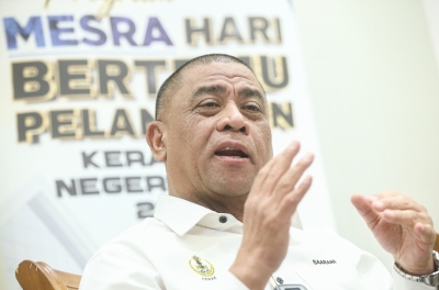 Saarani says over 170,000 fish and prawn seeds released into Sungai Perak to increase river resources - Vimarsana News