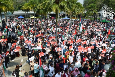 Israel-Hamas war brings Dr Mahathir, Muhyiddin and Mat Sabu together as hundreds of Muslims protest in solidarity with Gaza - Vimarsana News