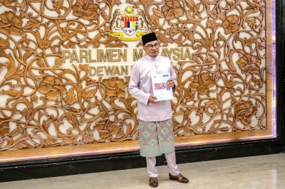 Budget 2024: RM1.9b to upgrade, maintain schools, says PM Anwar - Vimarsana News